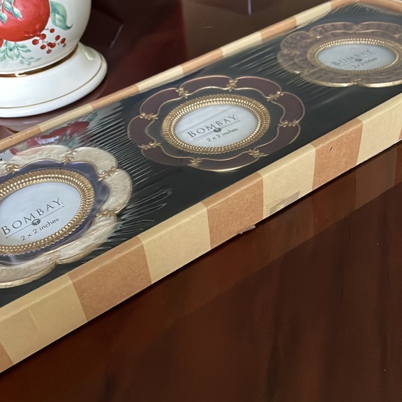 SET/3 FRAMES BOMBAY COMPANY Set of 3 Enameled Flower Frames, New in sealed box - Picture 6 of 12